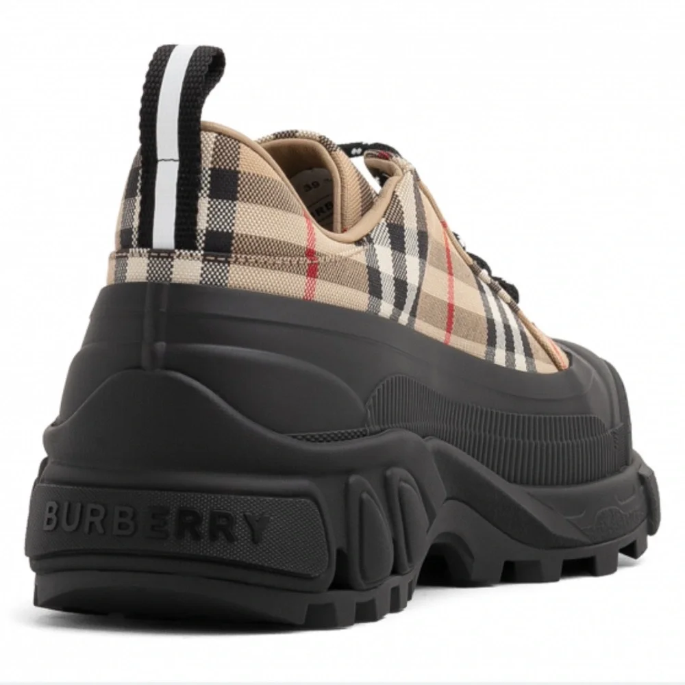 BURBERRY
ARTHUR CHECKERED SNEAKER - Picture 7 of 12